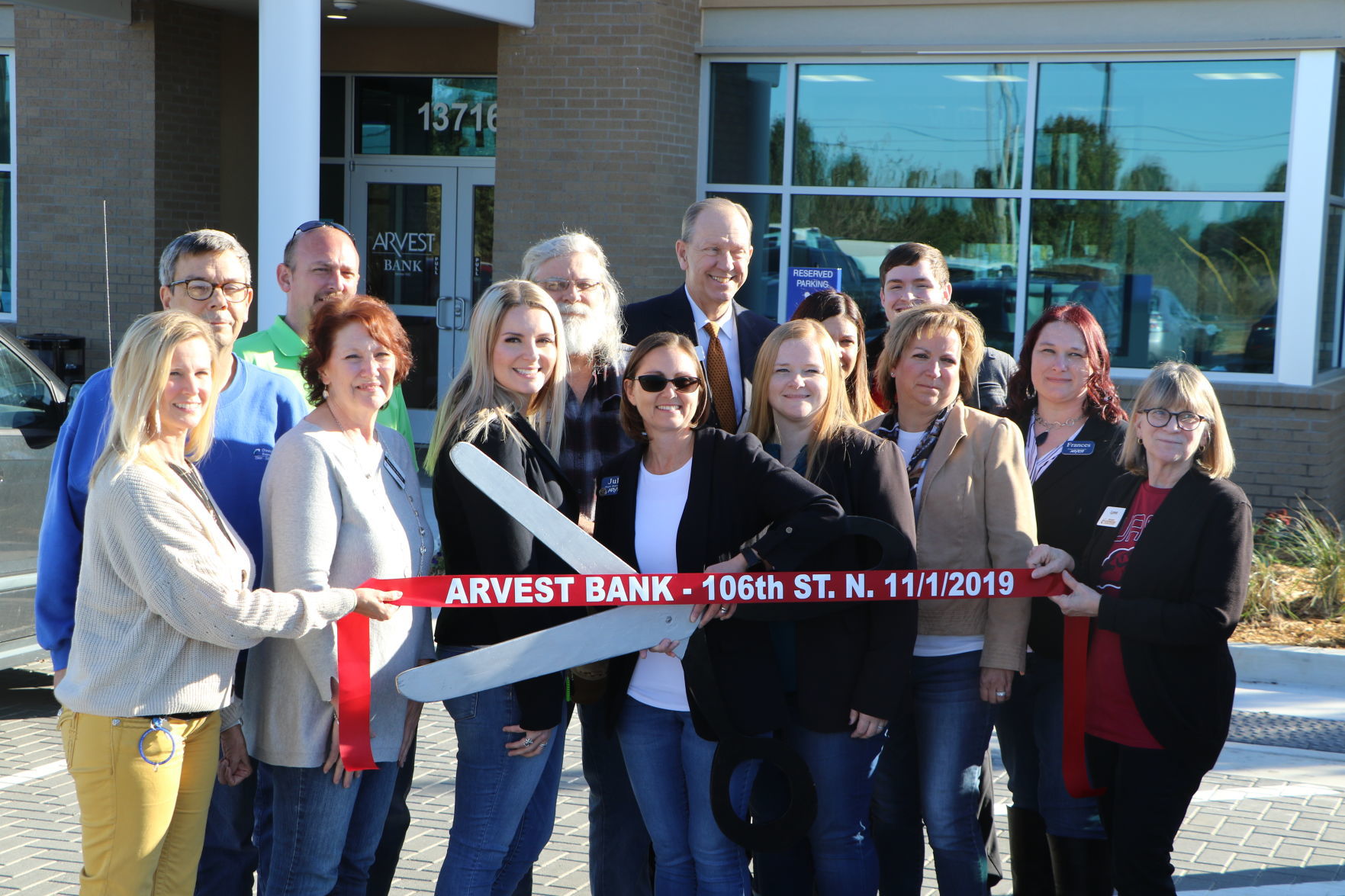 Arvest ribbon-cutting